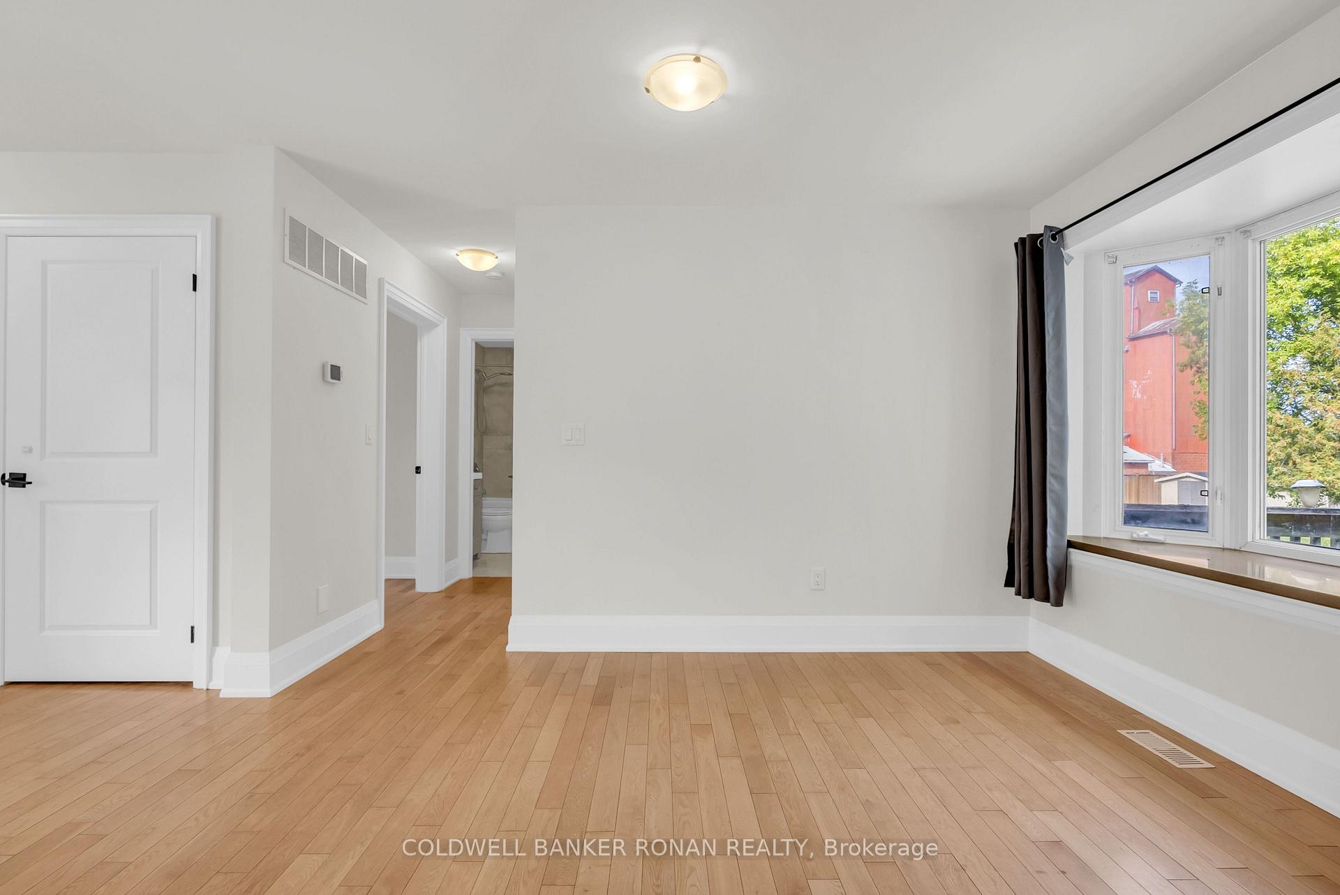 Photo 10 of 506 Main Street, King, Schomberg — HOMEH
