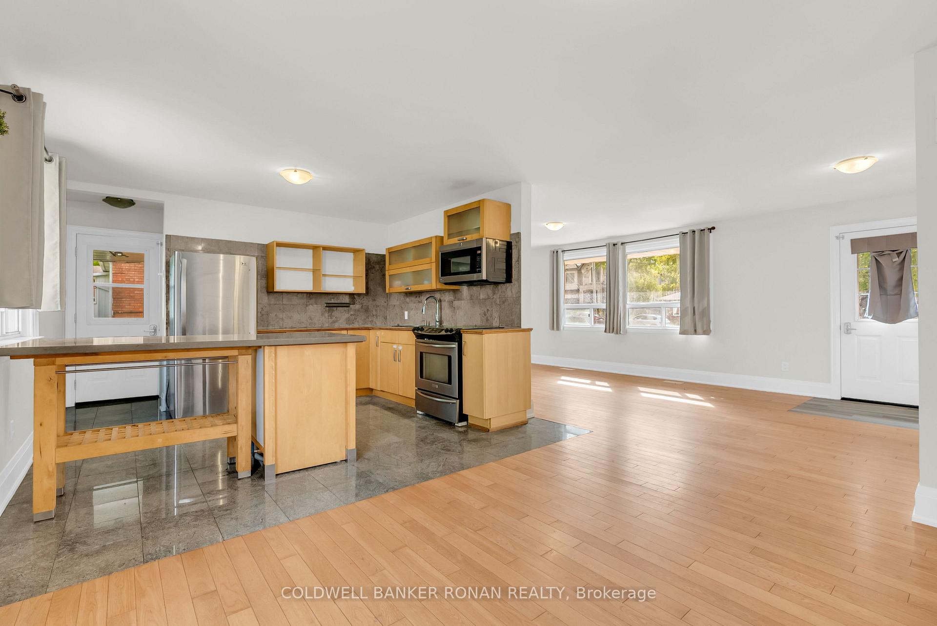 Photo 11 of 506 Main Street, King, Schomberg — HOMEH