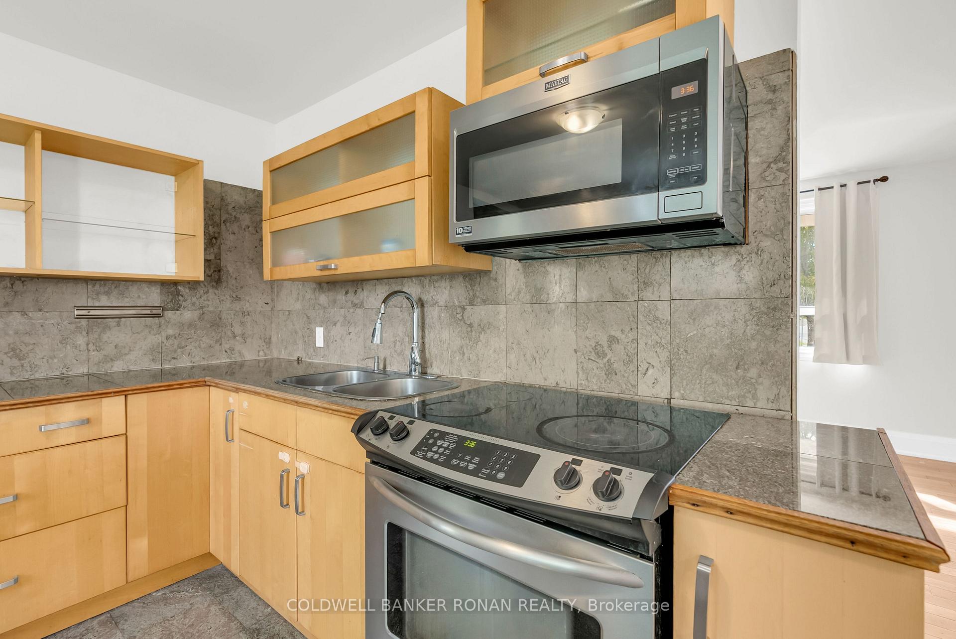 Photo 14 of 506 Main Street, King, Schomberg — HOMEH