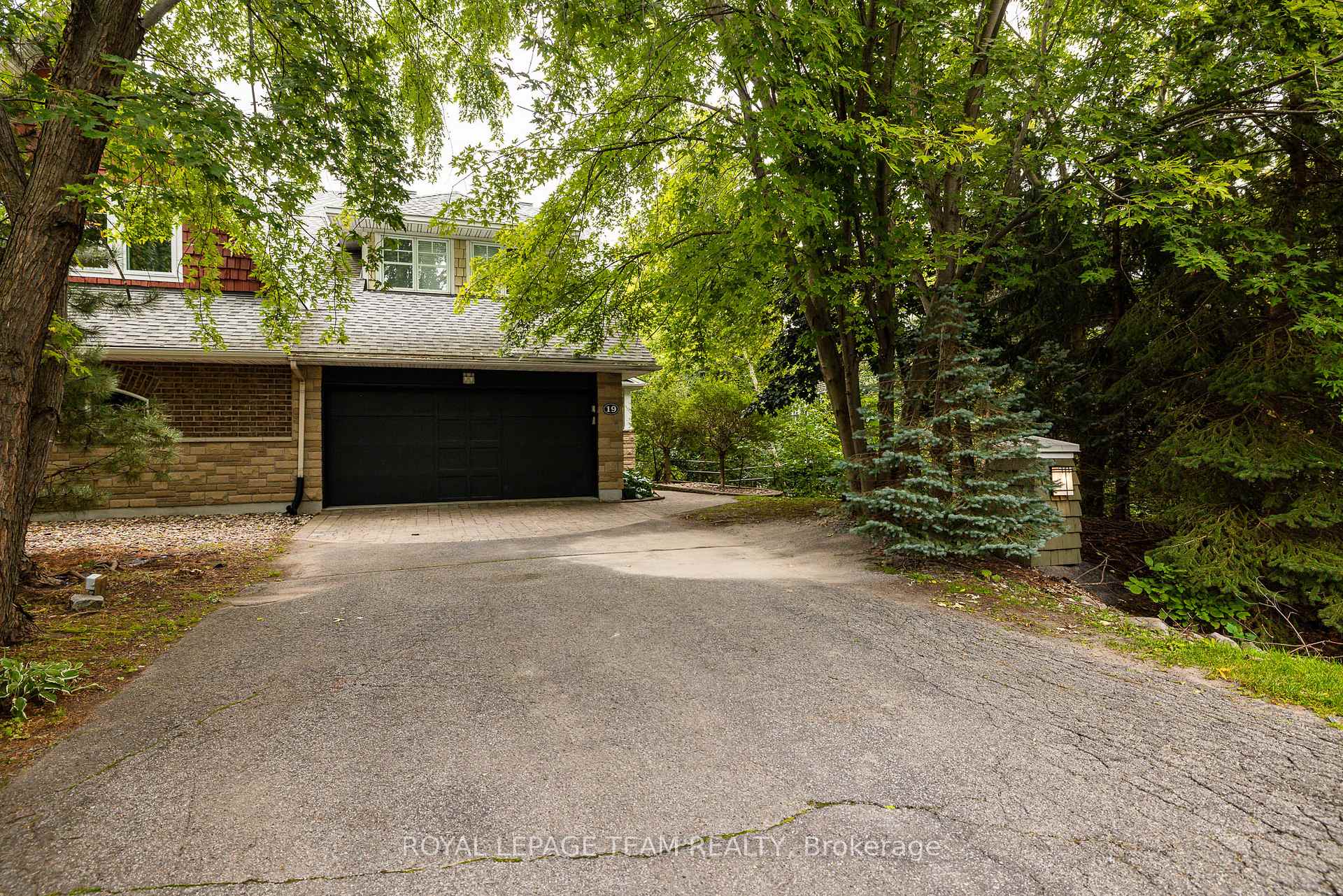 Photo 3 of 19 Creeks End Lane, Ottawa, Bayshore — HOMEH