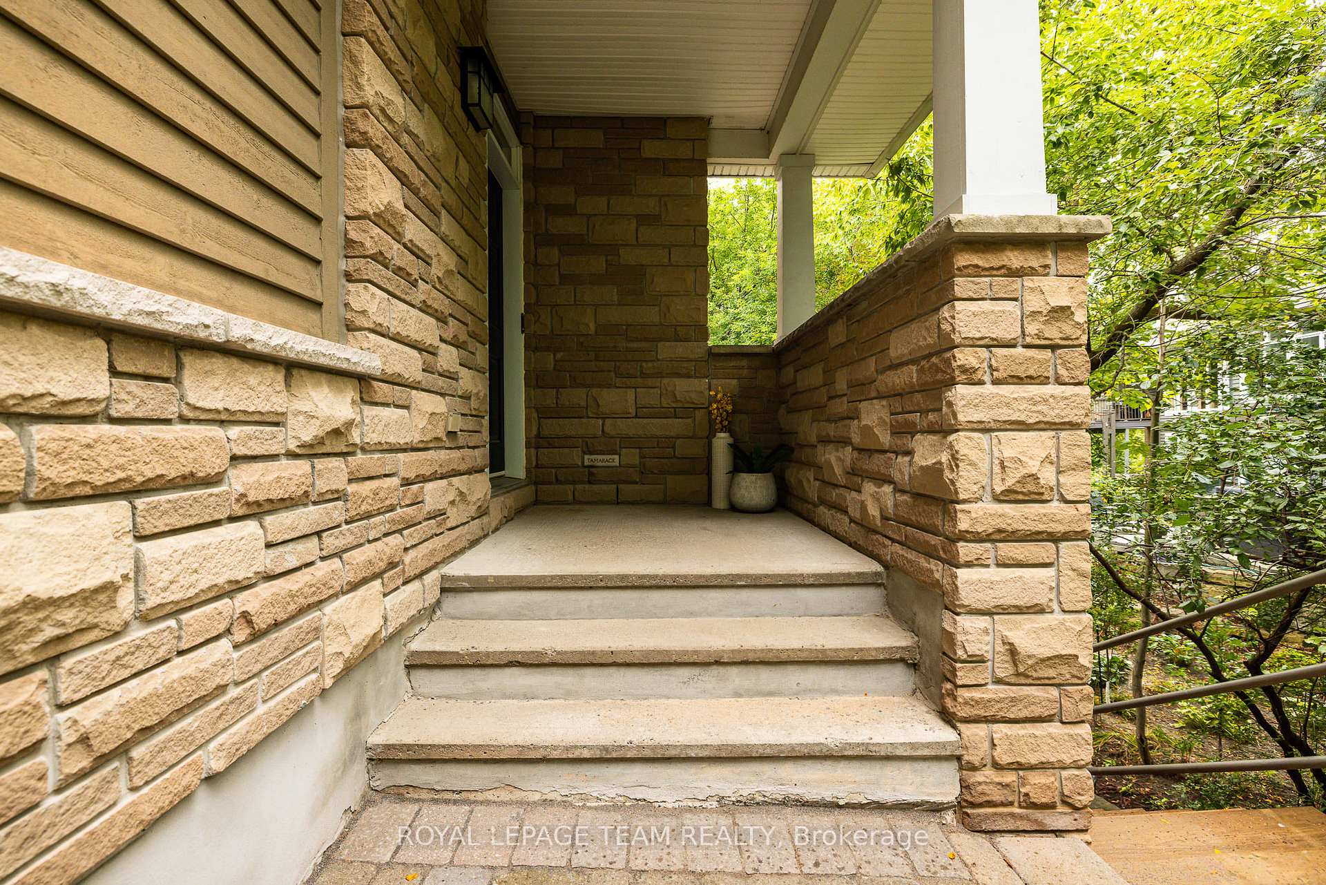 Photo 4 of 19 Creeks End Lane, Ottawa, Bayshore — HOMEH