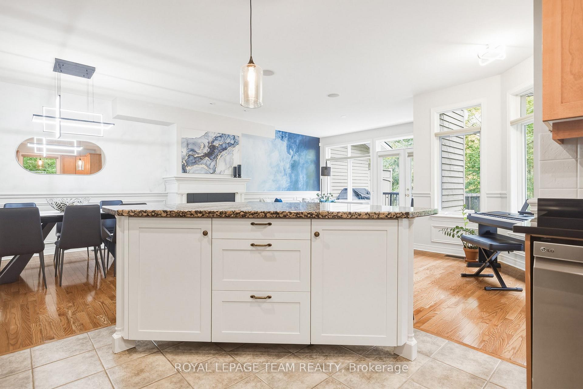Photo 15 of 19 Creeks End Lane, Ottawa, Bayshore — HOMEH