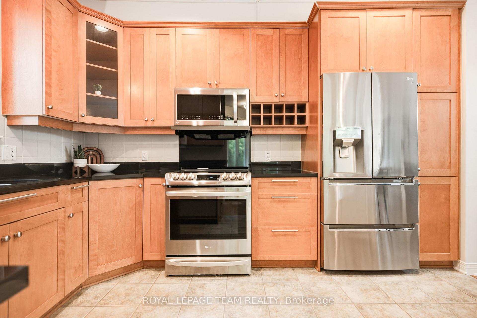 Photo 16 of 19 Creeks End Lane, Ottawa, Bayshore — HOMEH