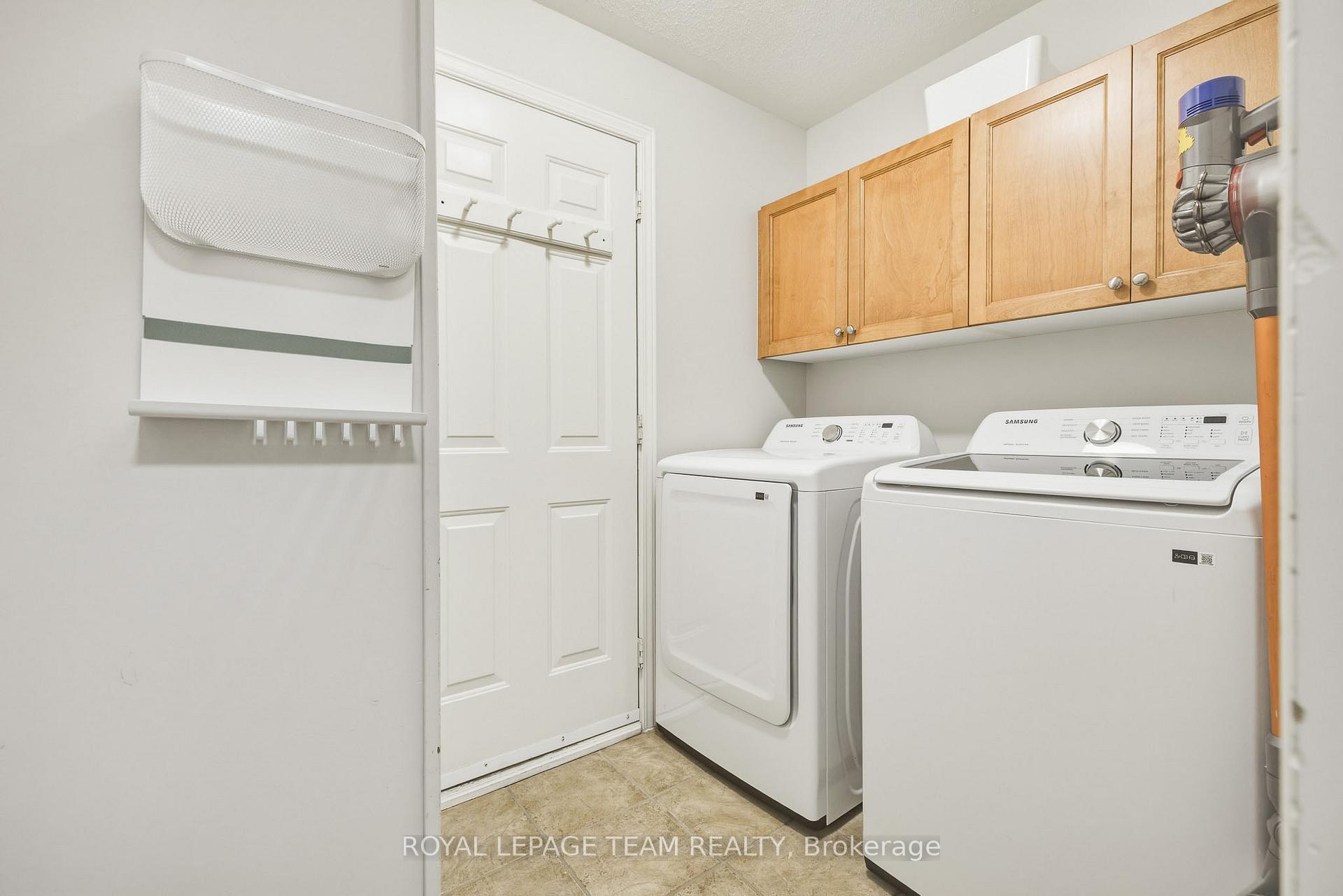 Photo 21 of 19 Creeks End Lane, Ottawa, Bayshore — HOMEH