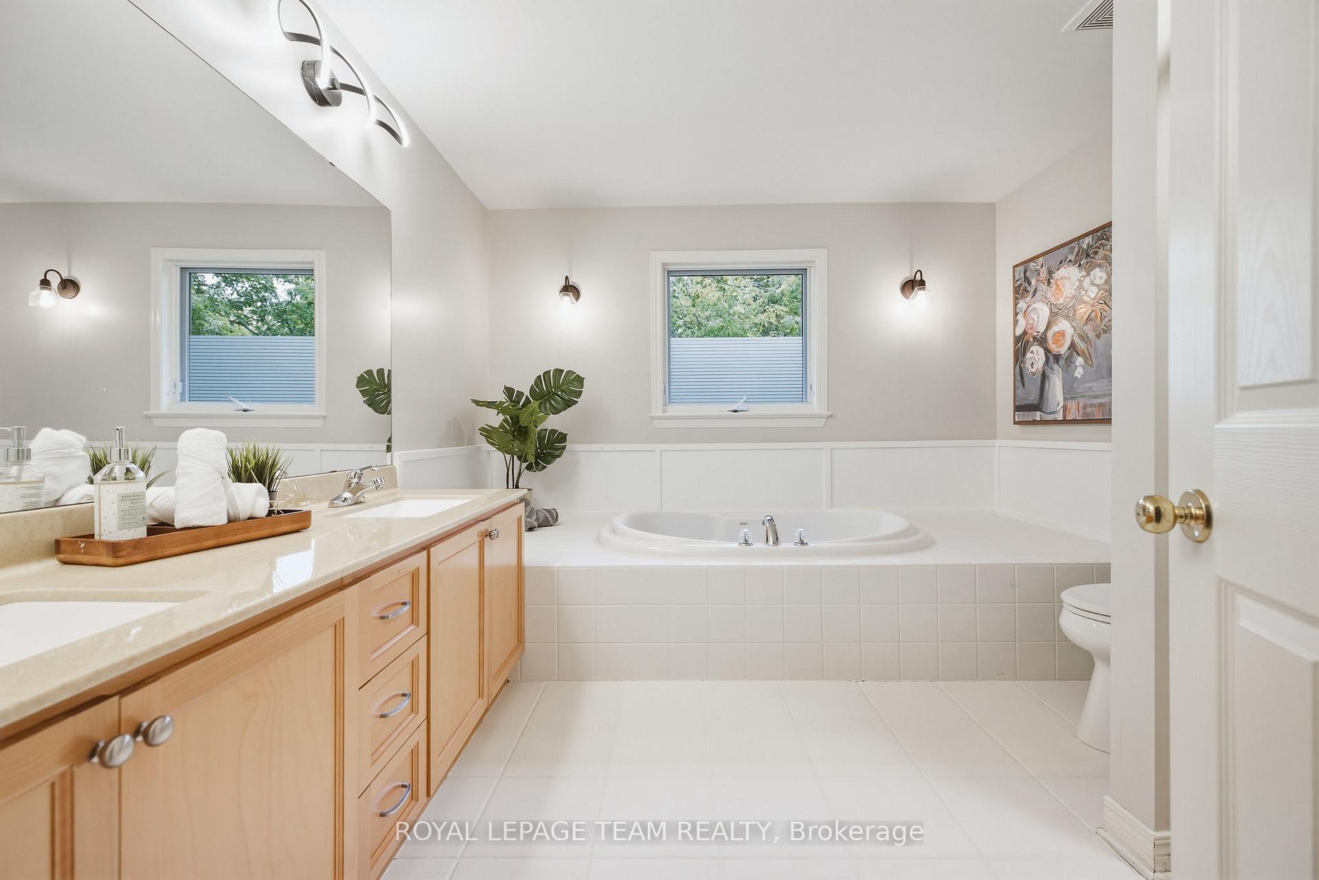 Photo 26 of 19 Creeks End Lane, Ottawa, Bayshore — HOMEH