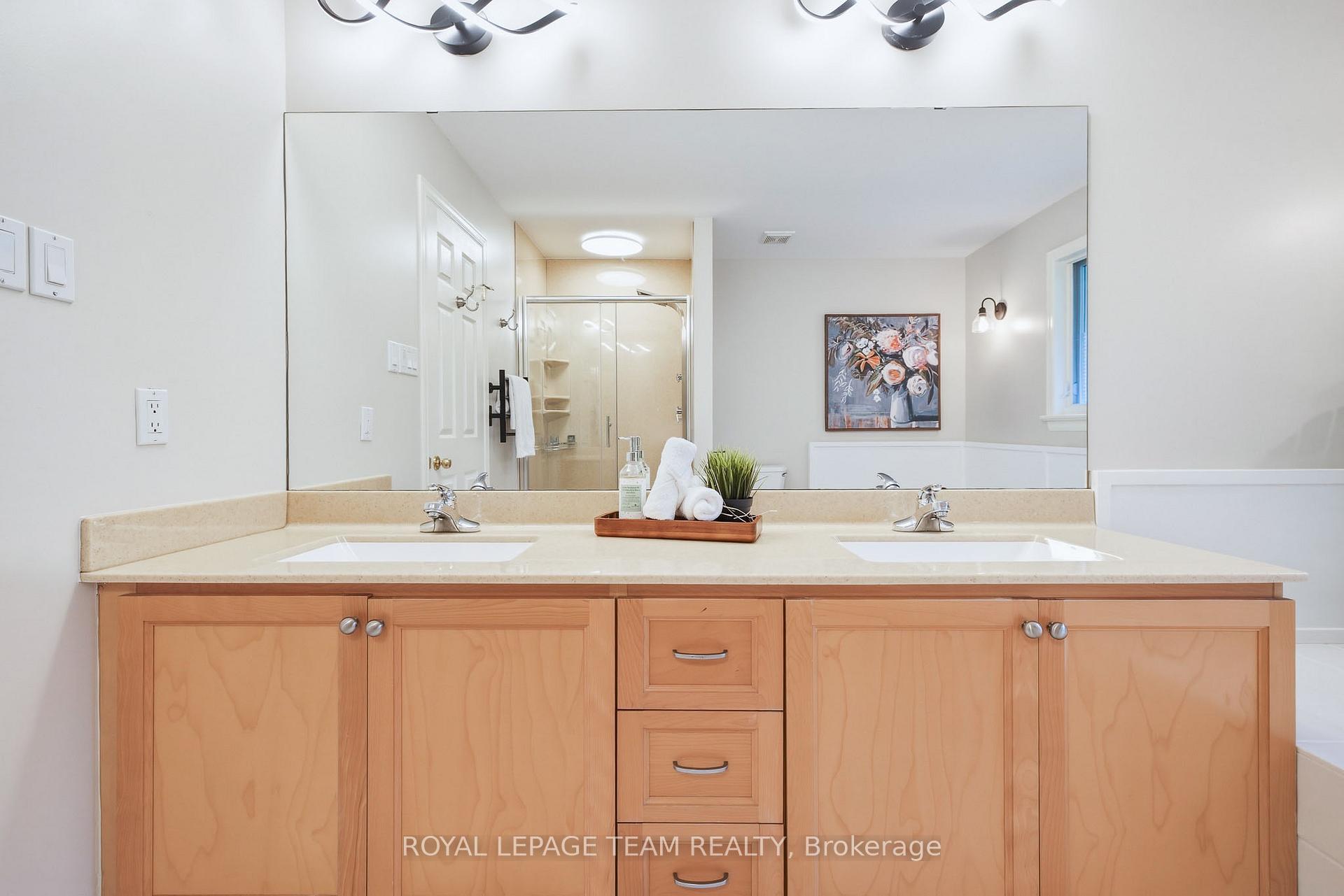 Photo 27 of 19 Creeks End Lane, Ottawa, Bayshore — HOMEH