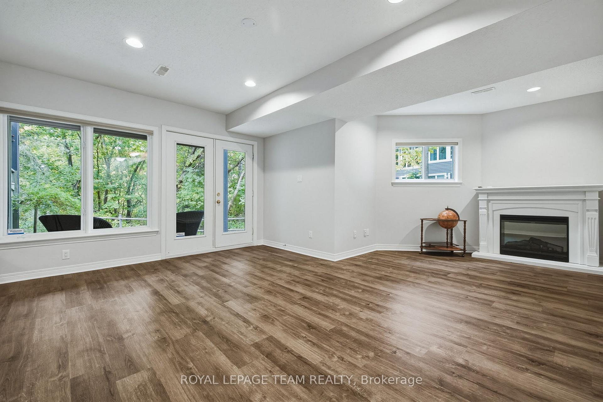 Photo 38 of 19 Creeks End Lane, Ottawa, Bayshore — HOMEH
