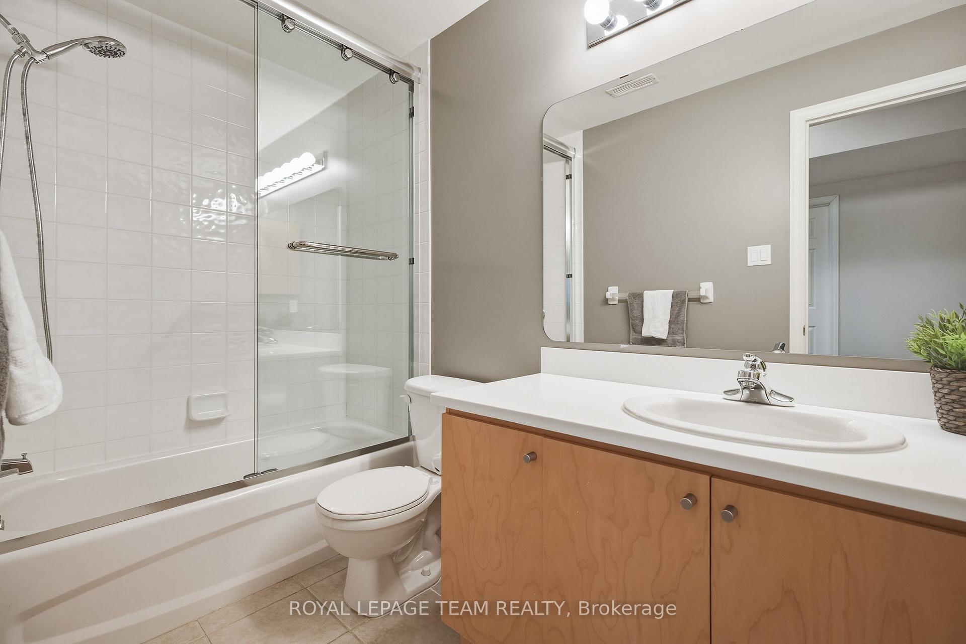 Photo 41 of 19 Creeks End Lane, Ottawa, Bayshore — HOMEH