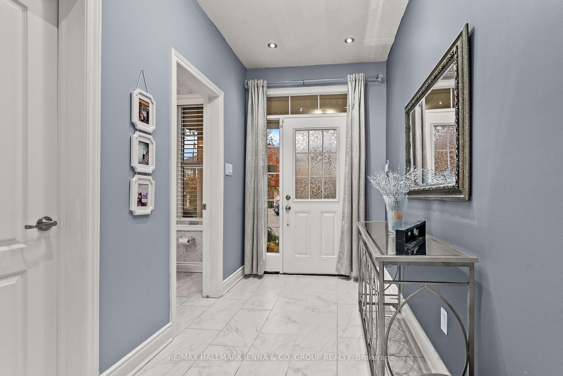 Photo 3 of 803 Logperch Circle, Ottawa, Barrhaven - Half Moon Bay — HOMEH