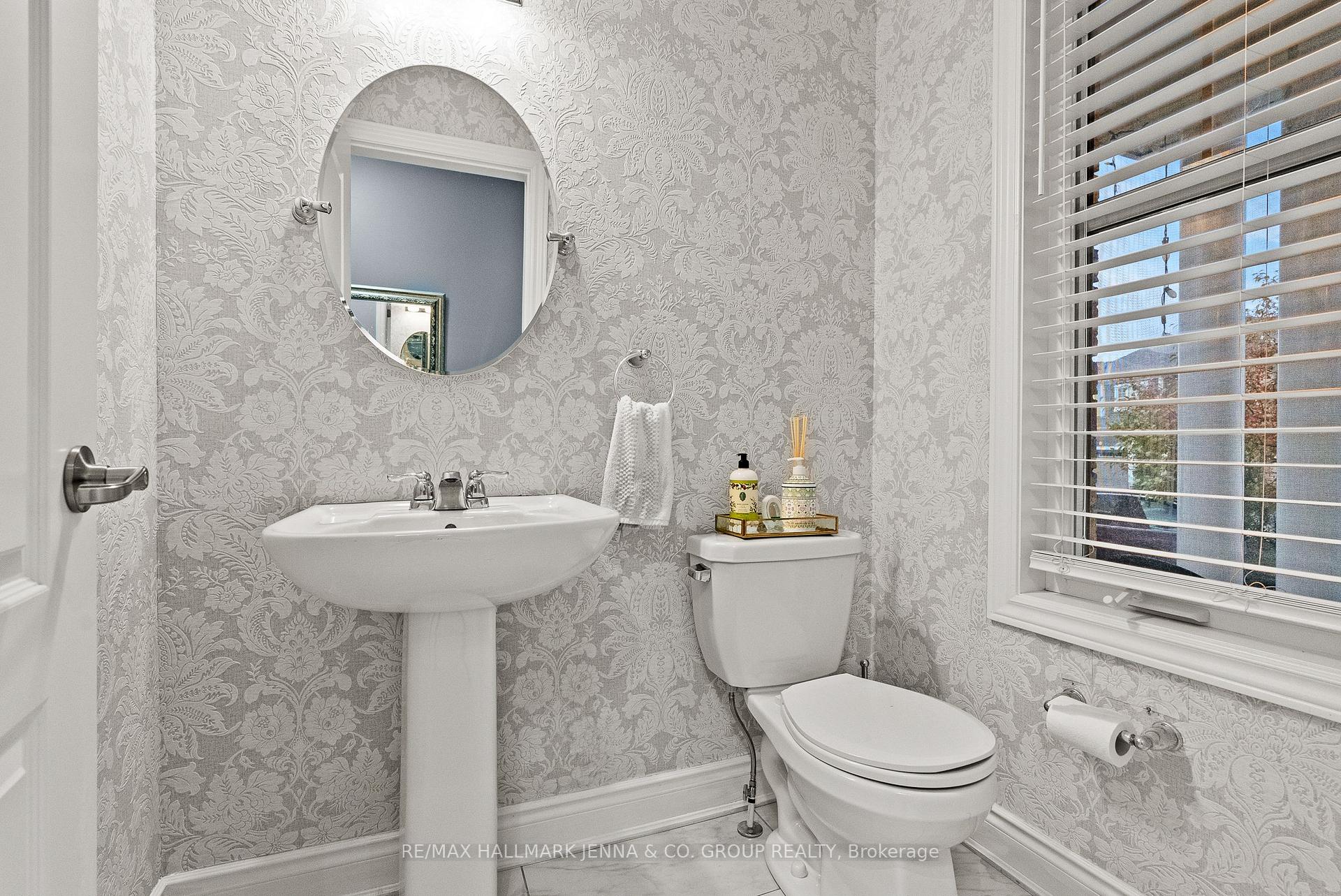 Photo 5 of 803 Logperch Circle, Ottawa, Barrhaven - Half Moon Bay — HOMEH