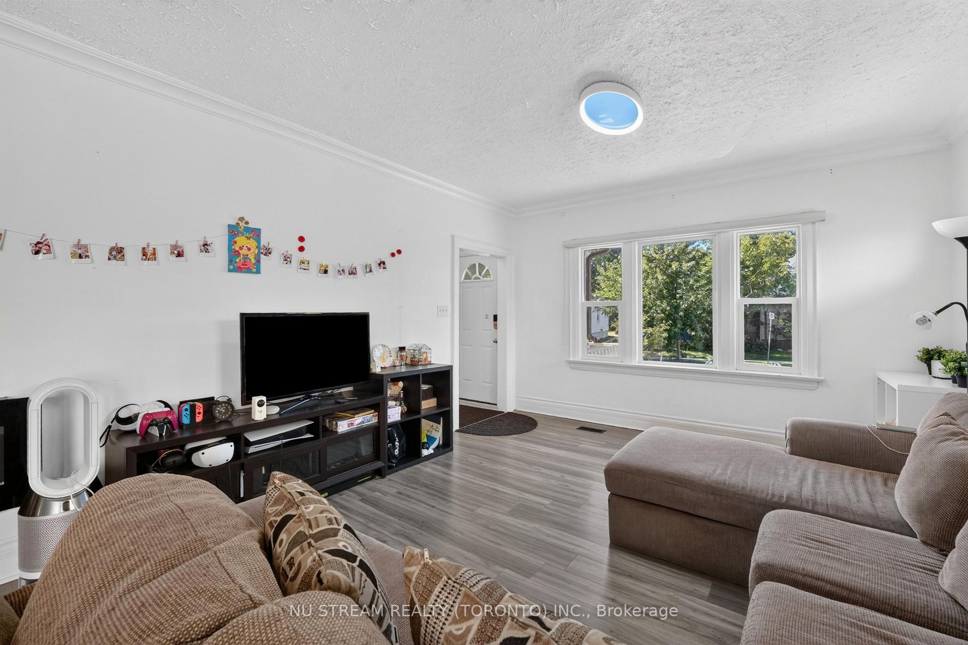 Photo 7 of 9 Manning Street, St. Catharines, E. Chester — HOMEH