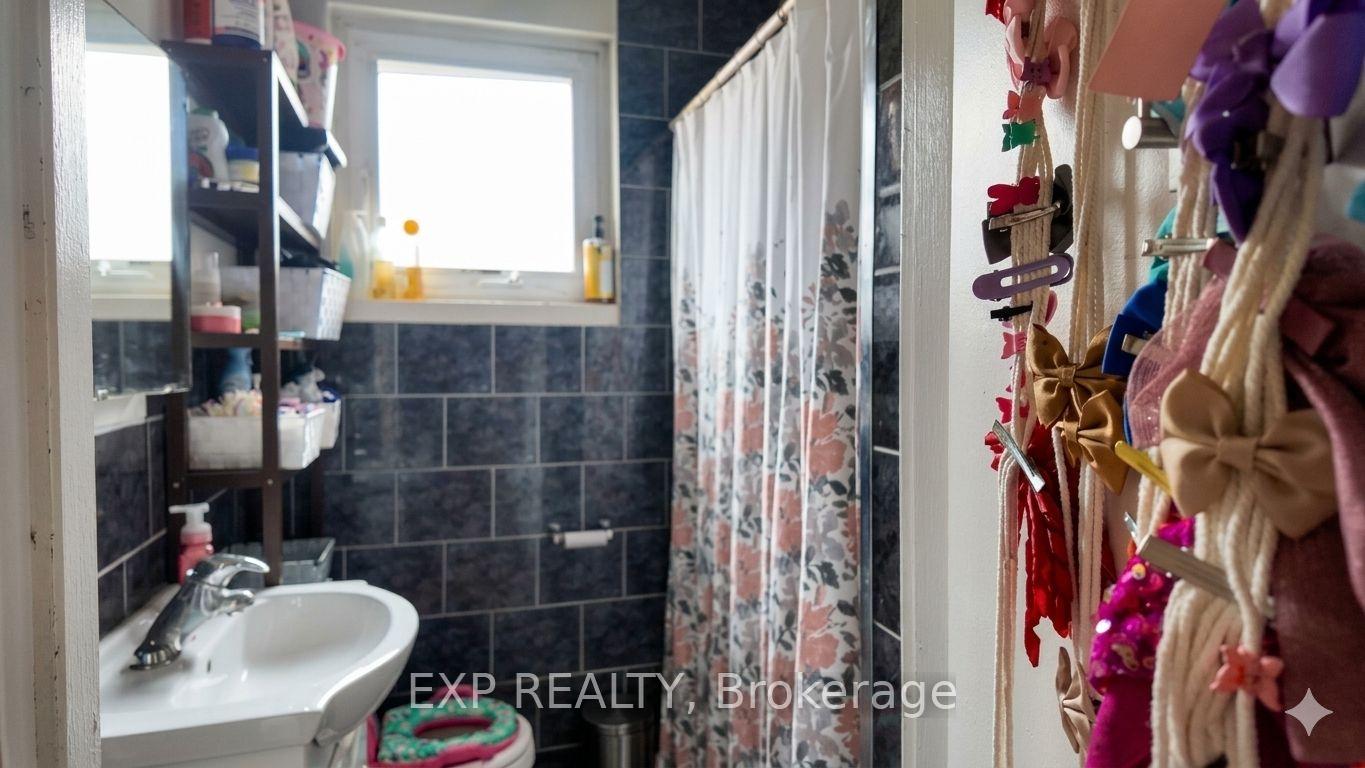 Photo 11 of 23 Chapman Avenue, Toronto, O'Connor-Parkview — HOMEH