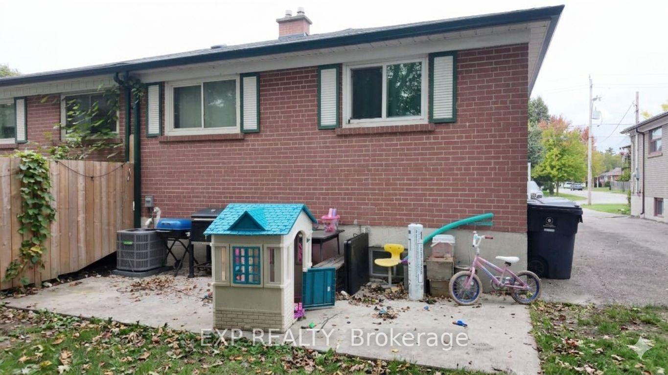 Photo 21 of 23 Chapman Avenue, Toronto, O'Connor-Parkview — HOMEH