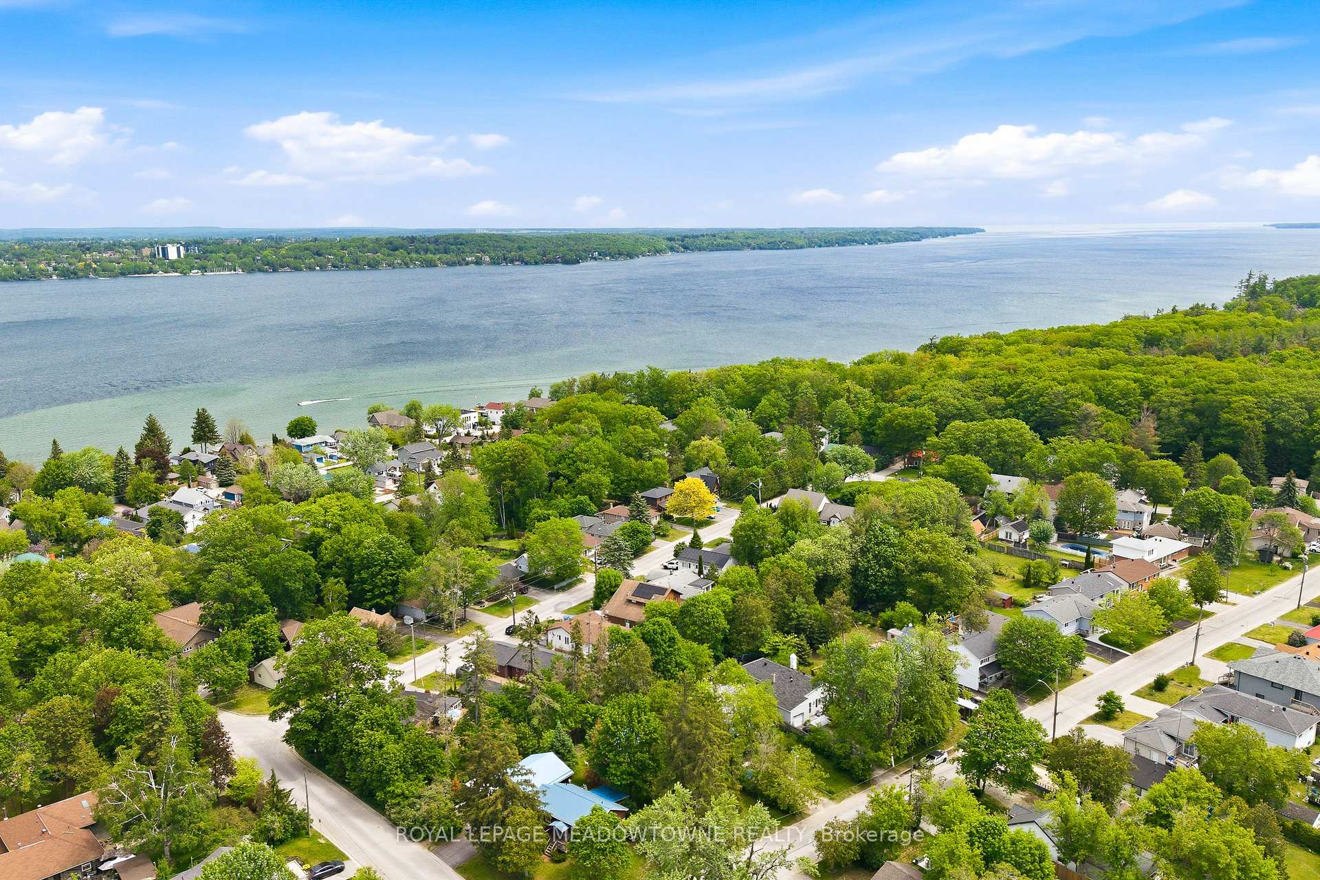 Photo 2 of 209 Cliff Road, Barrie, South Shore — HOMEH