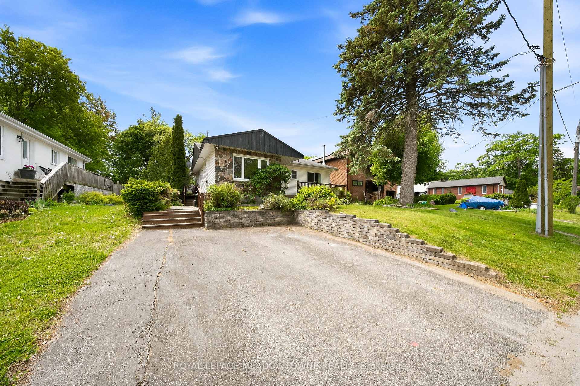 Photo 5 of 209 Cliff Road, Barrie, South Shore — HOMEH