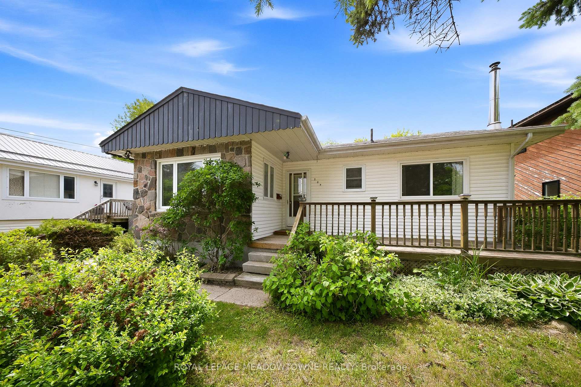 Photo 6 of 209 Cliff Road, Barrie, South Shore — HOMEH