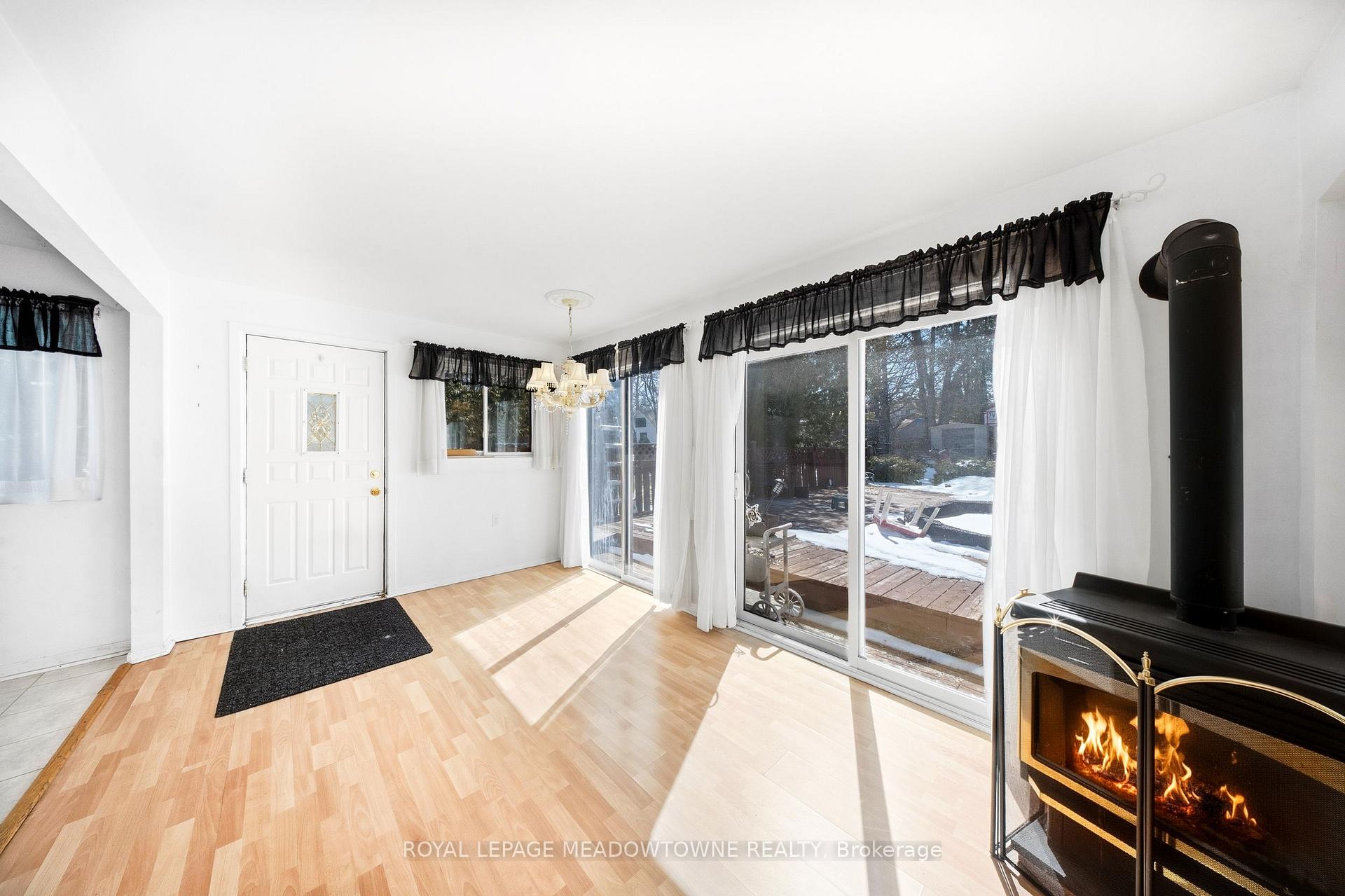 Photo 16 of 209 Cliff Road, Barrie, South Shore — HOMEH