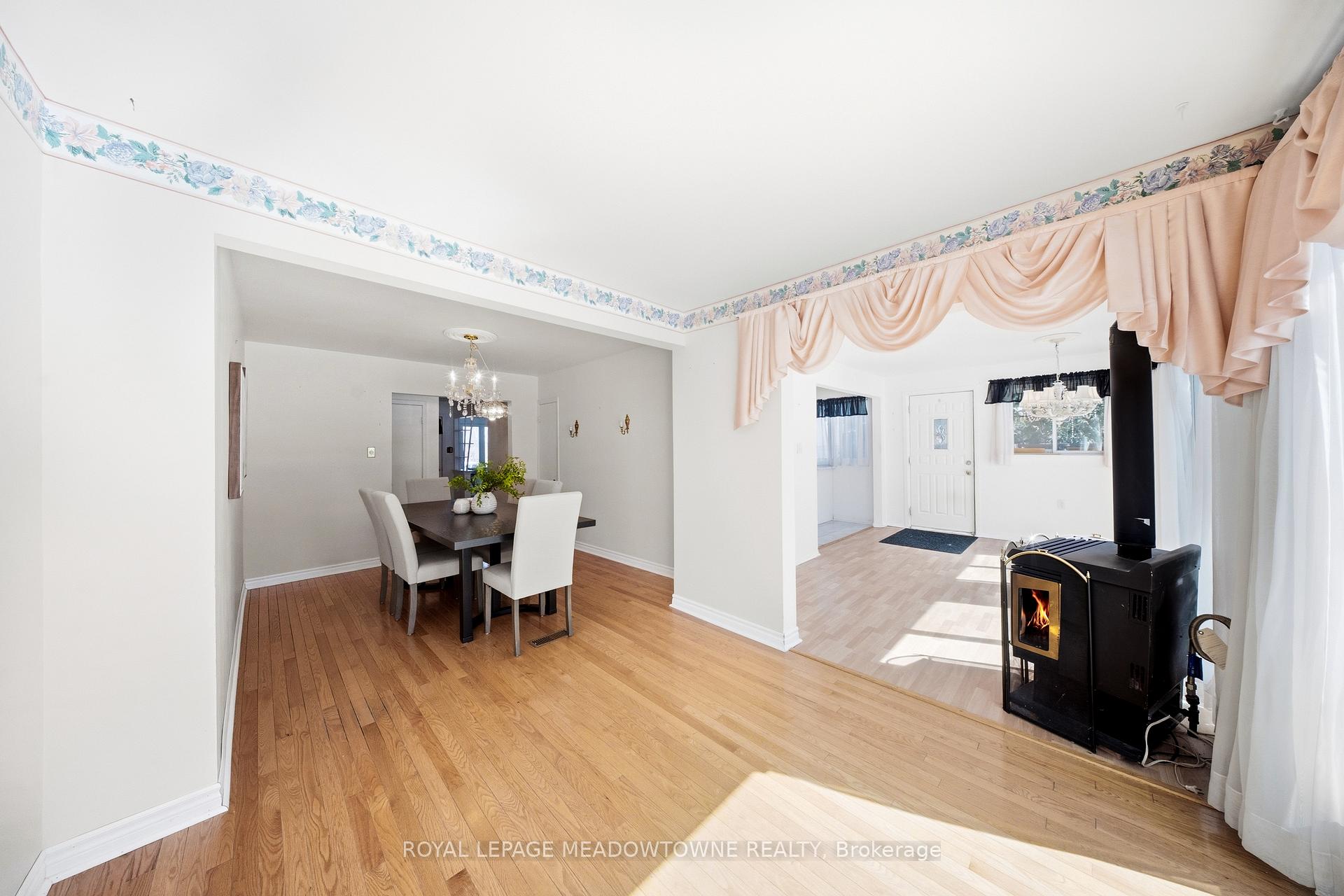 Photo 17 of 209 Cliff Road, Barrie, South Shore — HOMEH