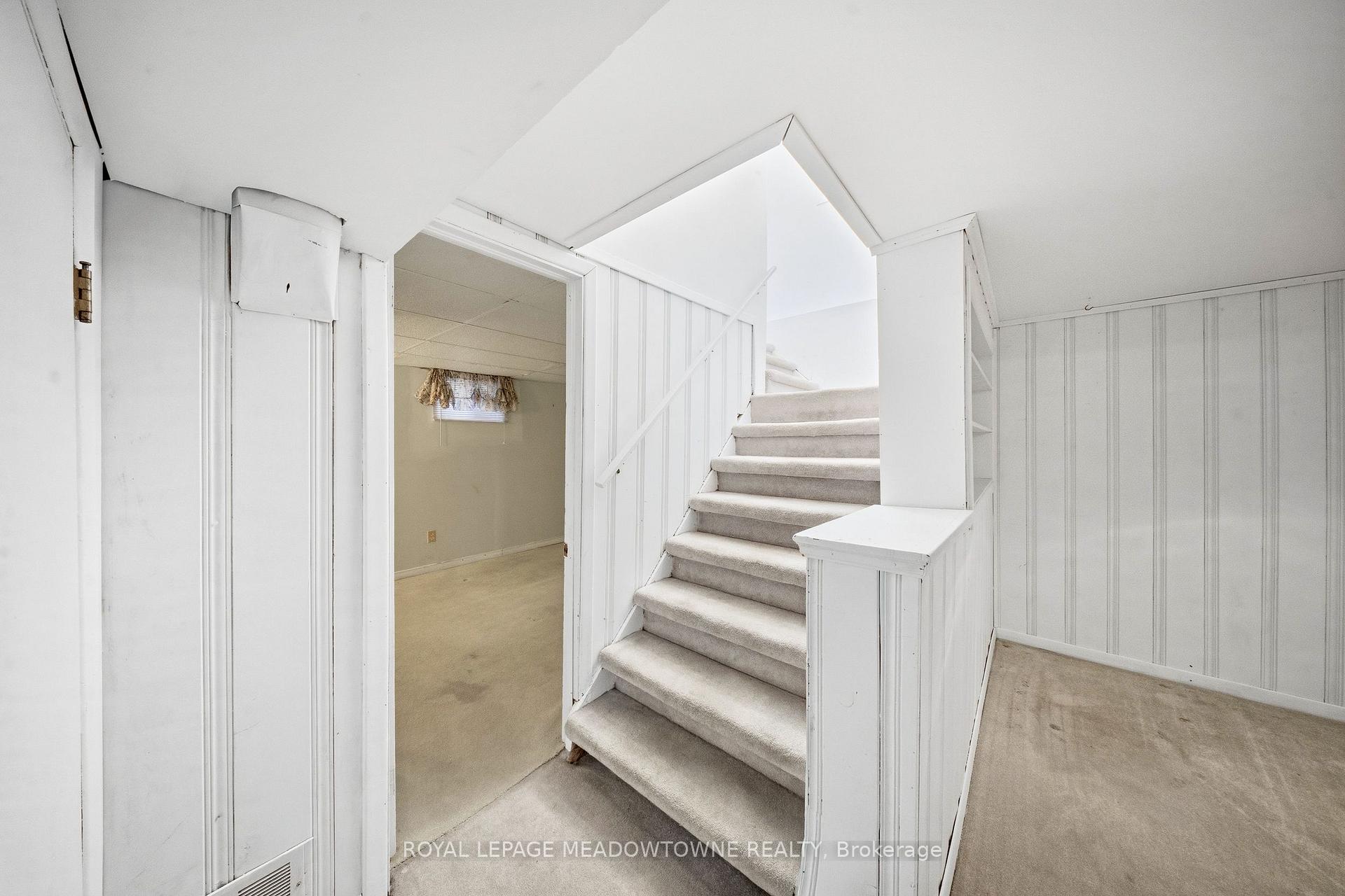 Photo 25 of 209 Cliff Road, Barrie, South Shore — HOMEH