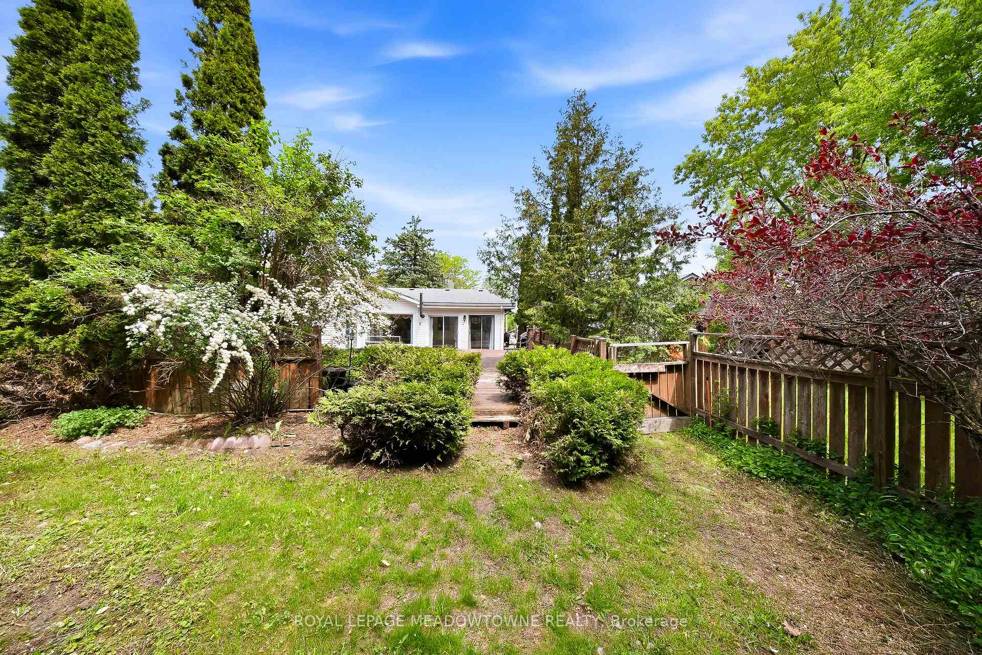 Photo 37 of 209 Cliff Road, Barrie, South Shore — HOMEH