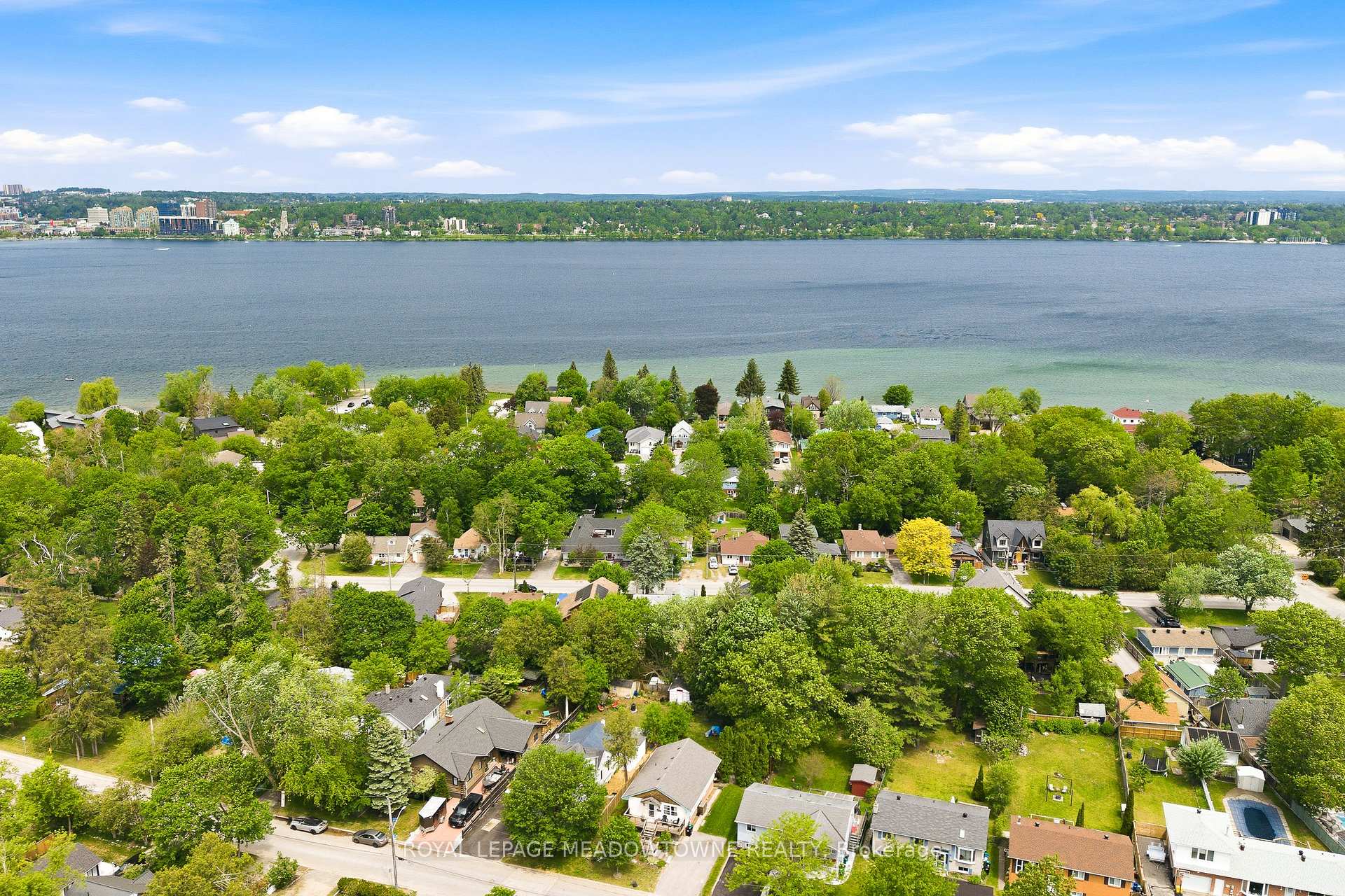 Photo 42 of 209 Cliff Road, Barrie, South Shore — HOMEH