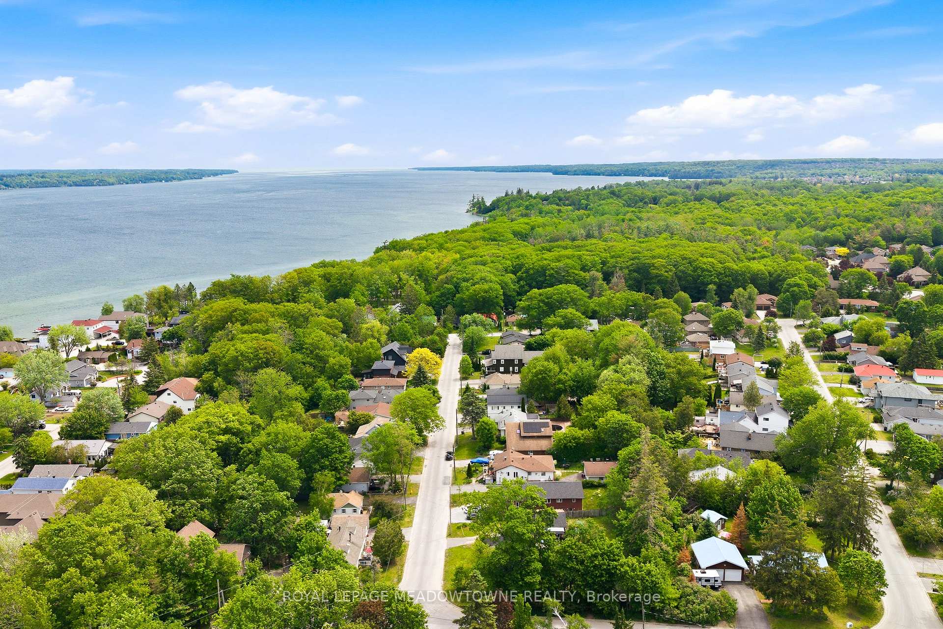 Photo 43 of 209 Cliff Road, Barrie, South Shore — HOMEH