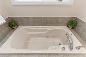Photo 15 of 480 Hamilton Drive, Hamilton, Ancaster — HOMEH