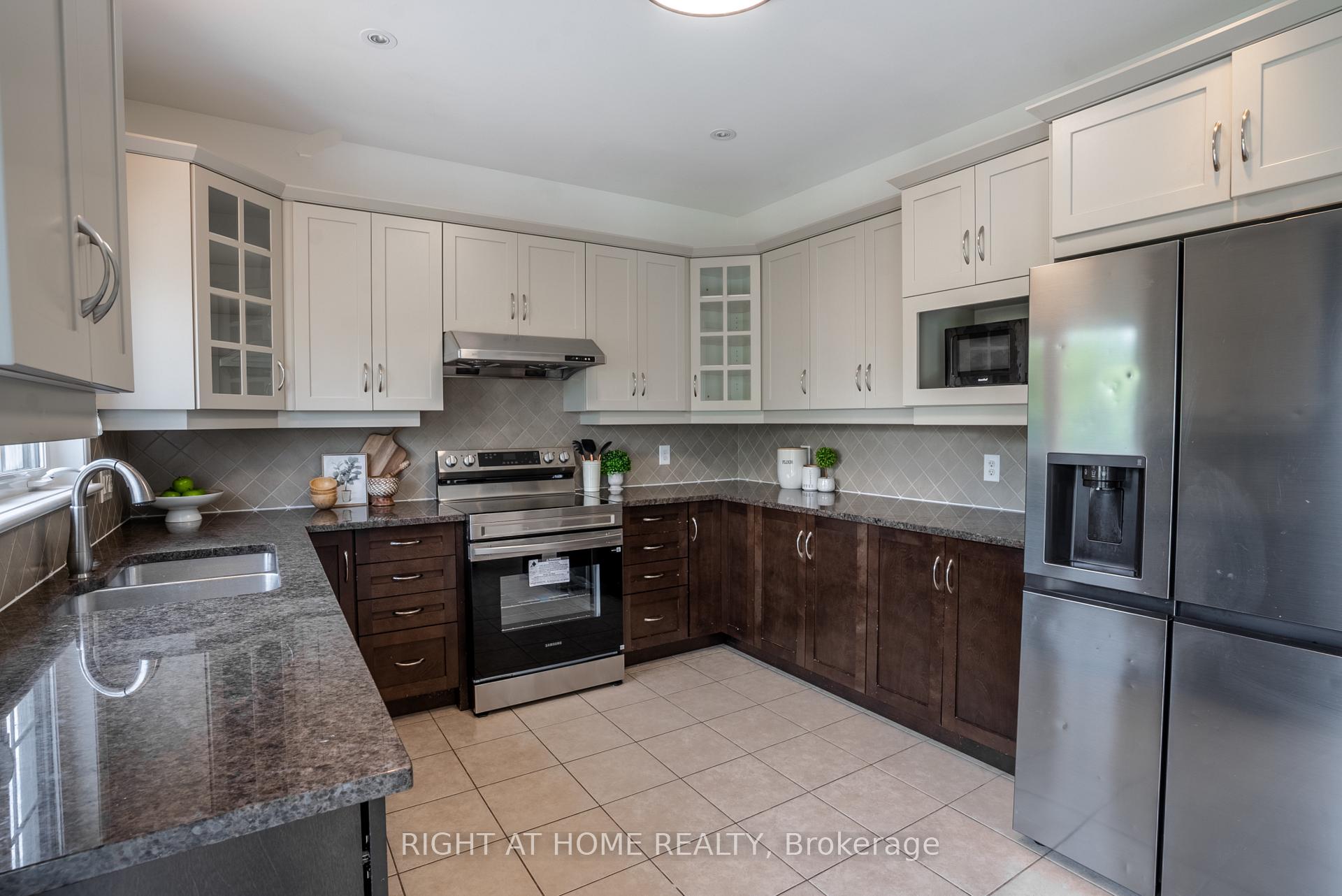 Photo 15 of 106 Sunita Crescent, Ottawa, Barrhaven - Stonebridge — HOMEH