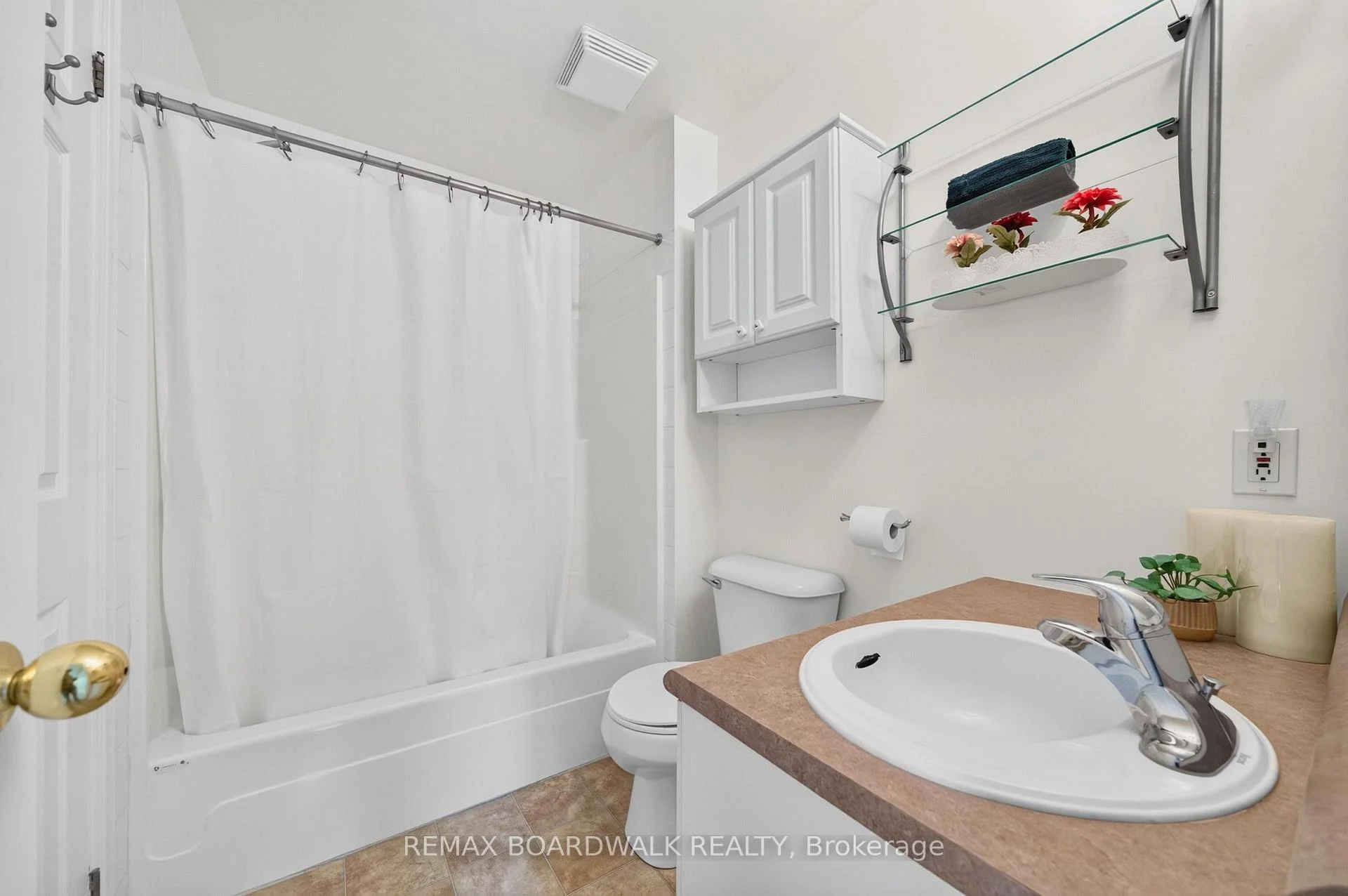 Photo 36 of 363 Levis Avenue, Ottawa, Vanier — HOMEH