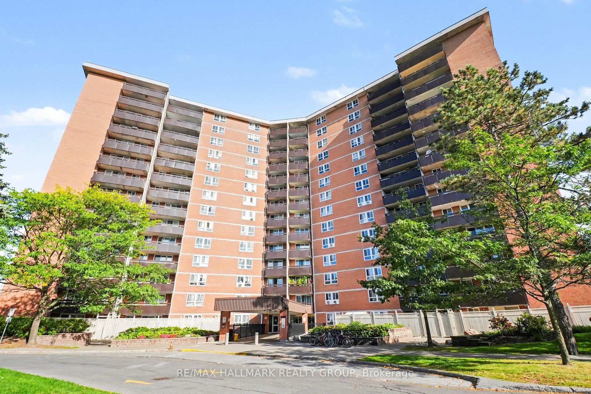 Photo 1 of Unit 801, 2020 Jasmine Crescent, Ottawa, Beacon Hill South — HOMEH