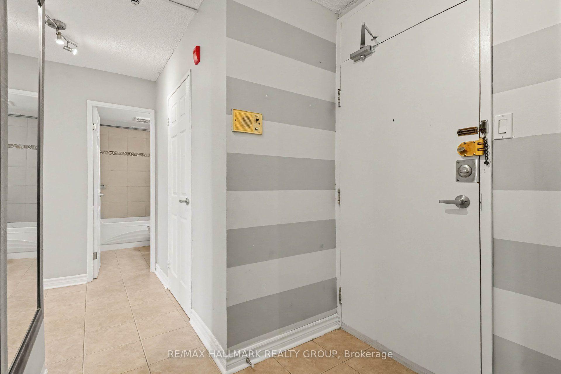 Photo 2 of Unit 801, 2020 Jasmine Crescent, Ottawa, Beacon Hill South — HOMEH