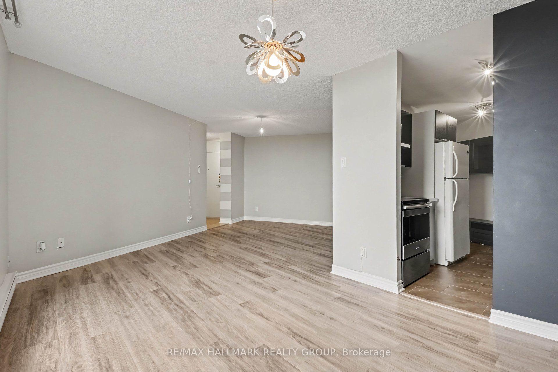 Photo 5 of Unit 801, 2020 Jasmine Crescent, Ottawa, Beacon Hill South — HOMEH