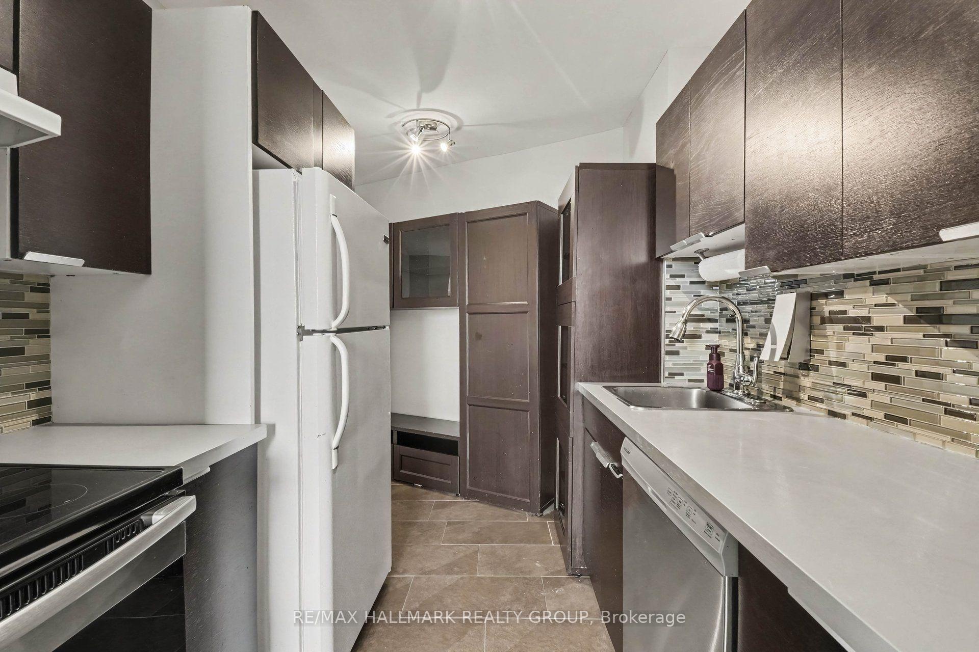 Photo 6 of Unit 801, 2020 Jasmine Crescent, Ottawa, Beacon Hill South — HOMEH