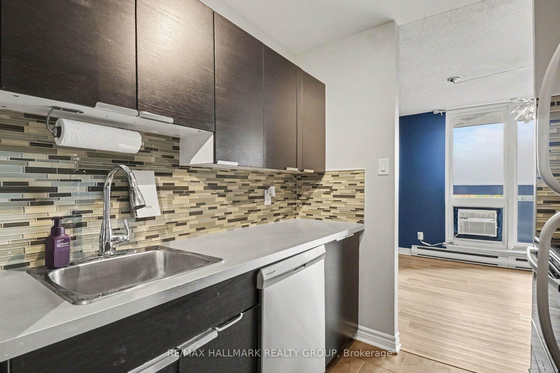 Photo 7 of Unit 801, 2020 Jasmine Crescent, Ottawa, Beacon Hill South — HOMEH