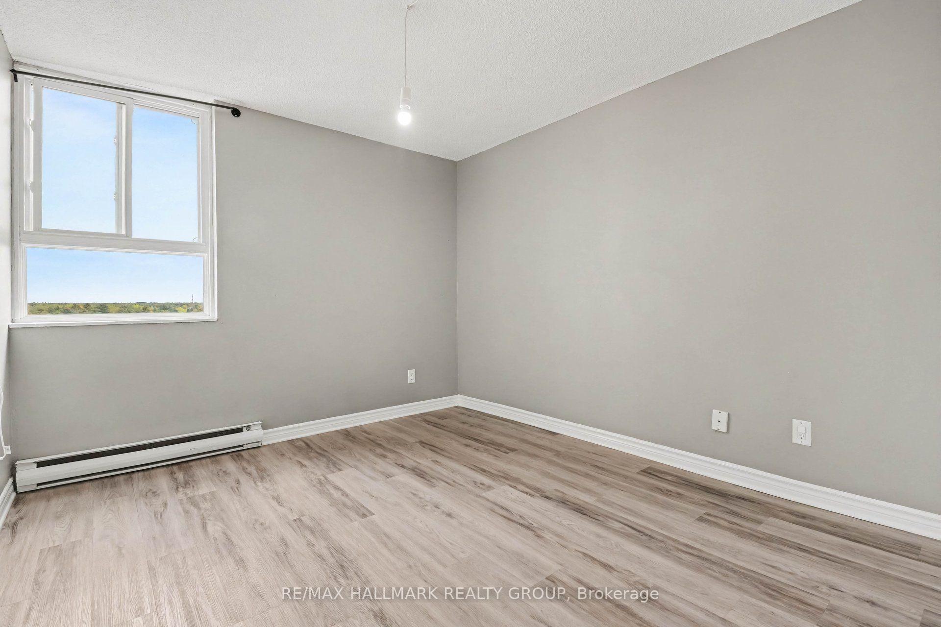 Photo 9 of Unit 801, 2020 Jasmine Crescent, Ottawa, Beacon Hill South — HOMEH