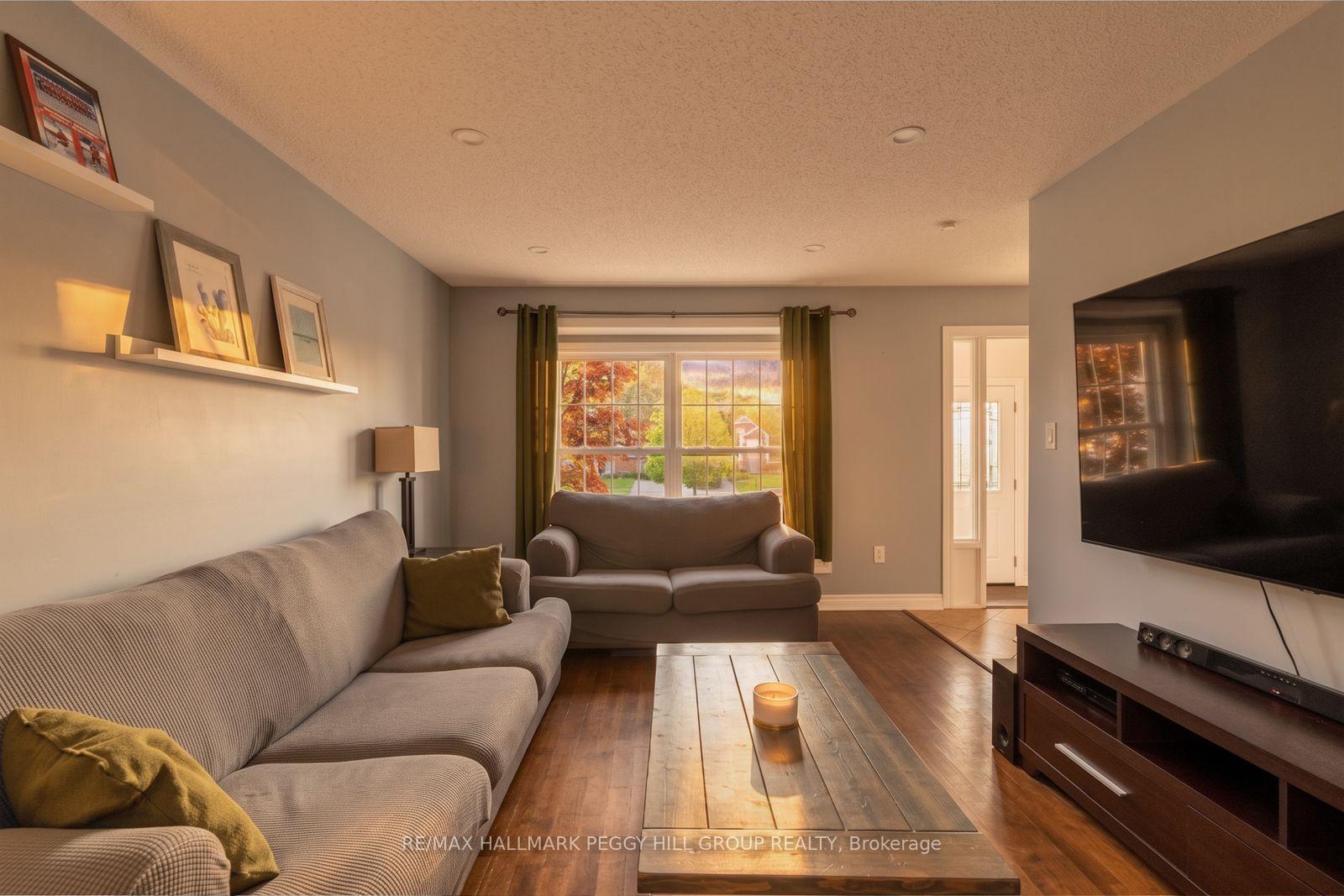 Photo 4 of 44 Knicely Road, Barrie, Painswick North — HOMEH