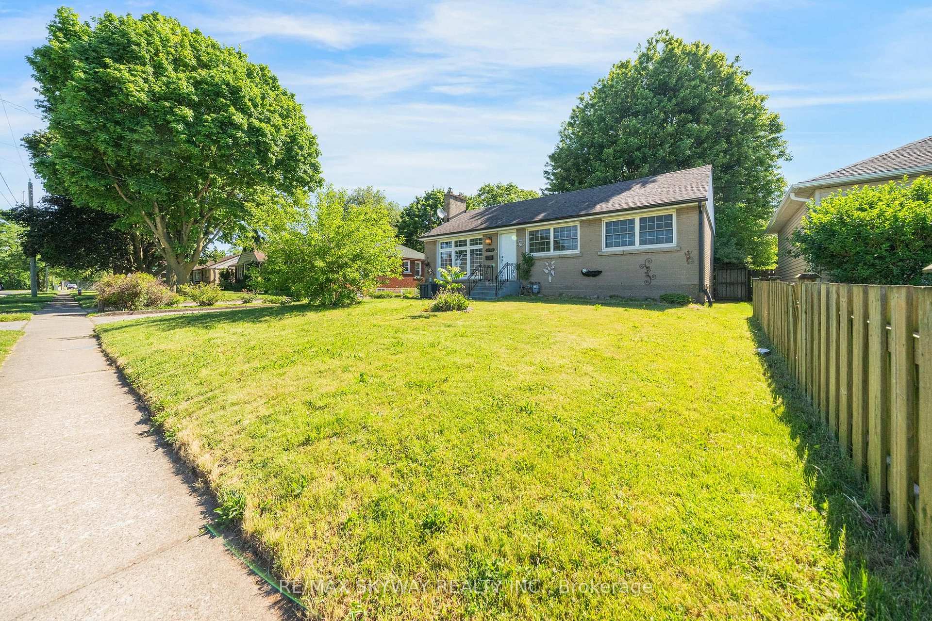 Photo 1 of 6604 Locus Avenue, Niagara Falls, Dorchester — HOMEH
