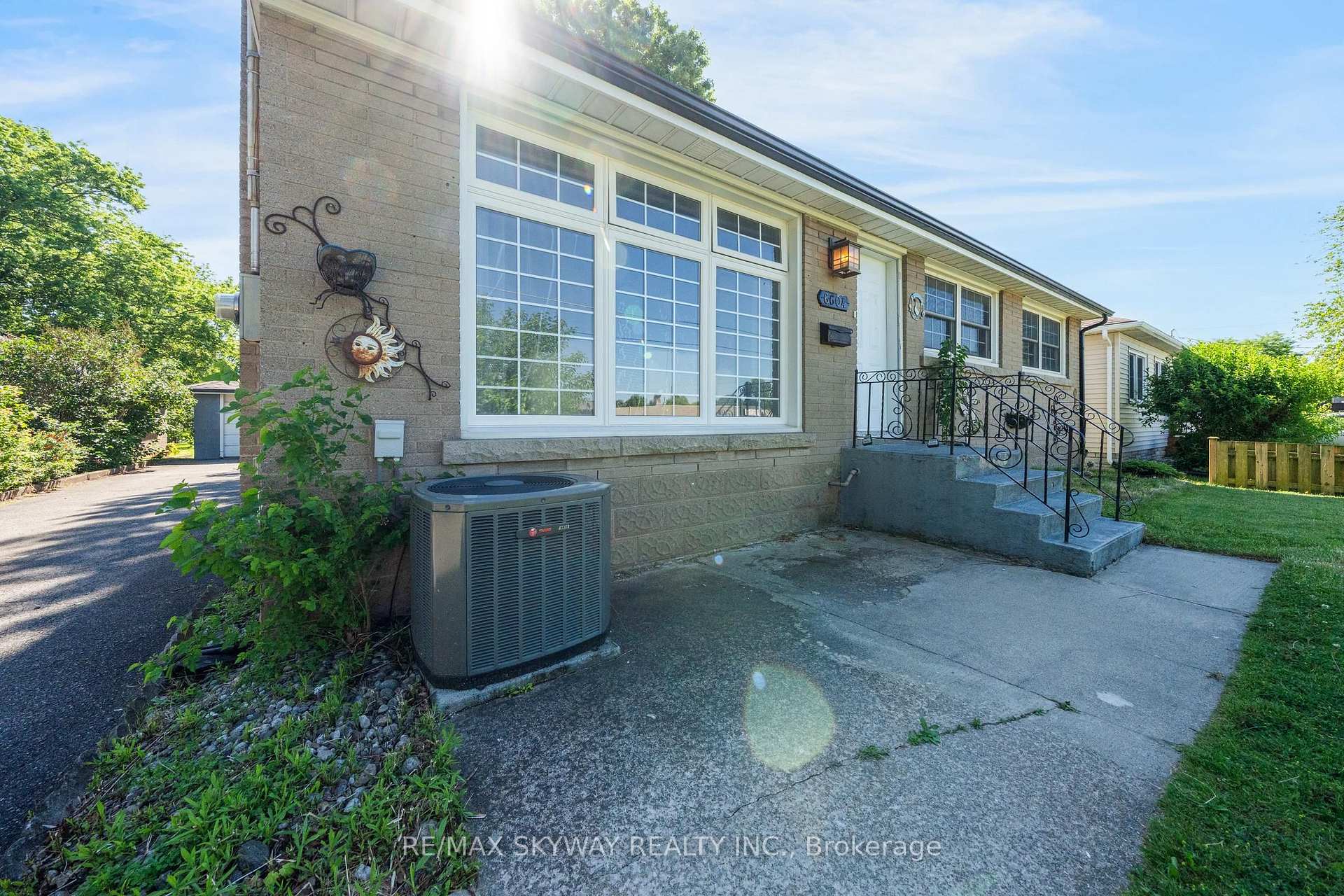 Photo 2 of 6604 Locus Avenue, Niagara Falls, Dorchester — HOMEH