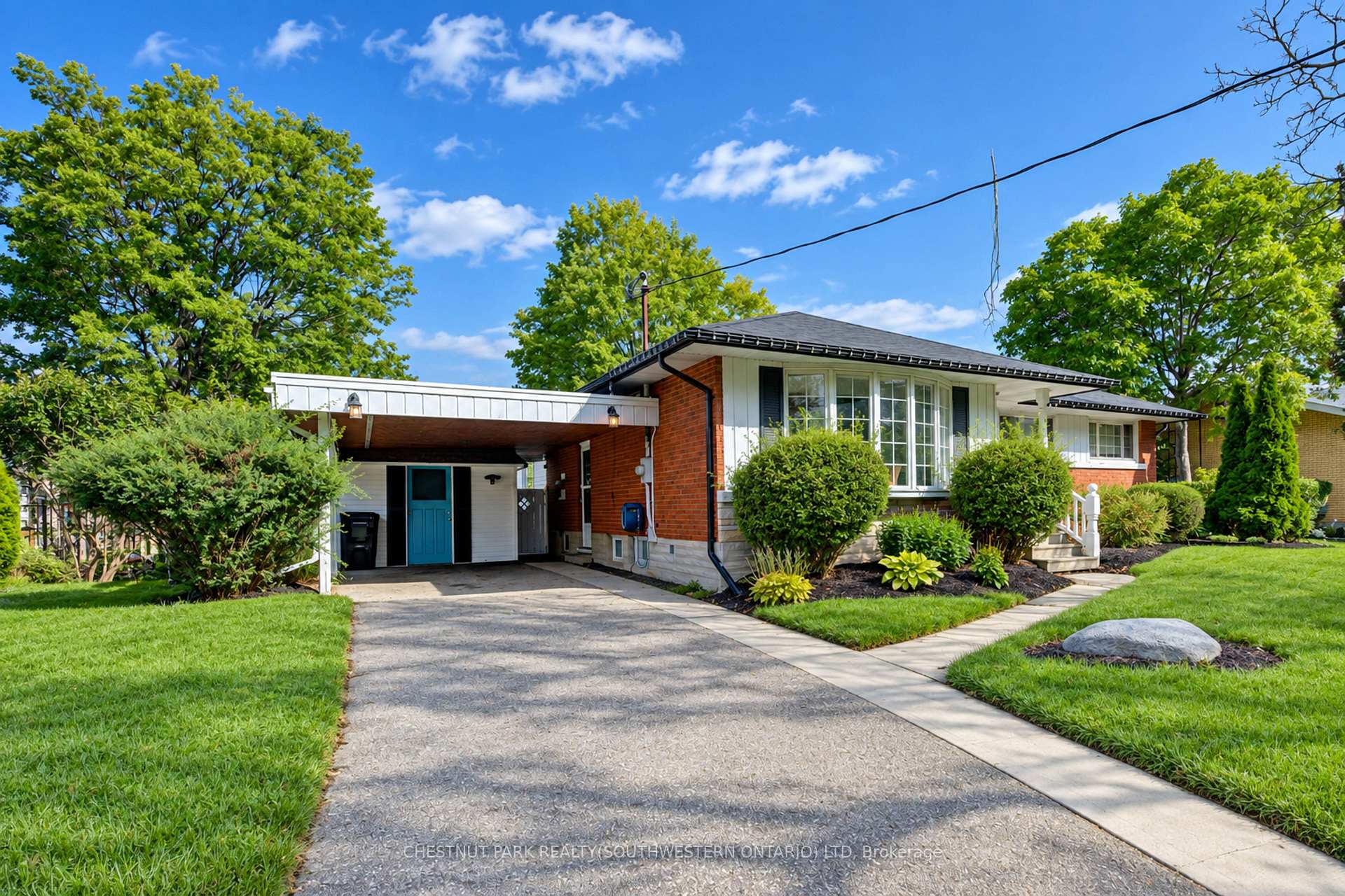 Photo 3 of 133 Cornell Avenue, Kitchener, Rockway — HOMEH