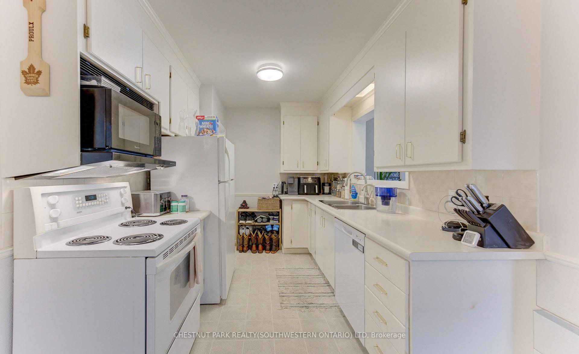 Photo 4 of 133 Cornell Avenue, Kitchener, Rockway — HOMEH