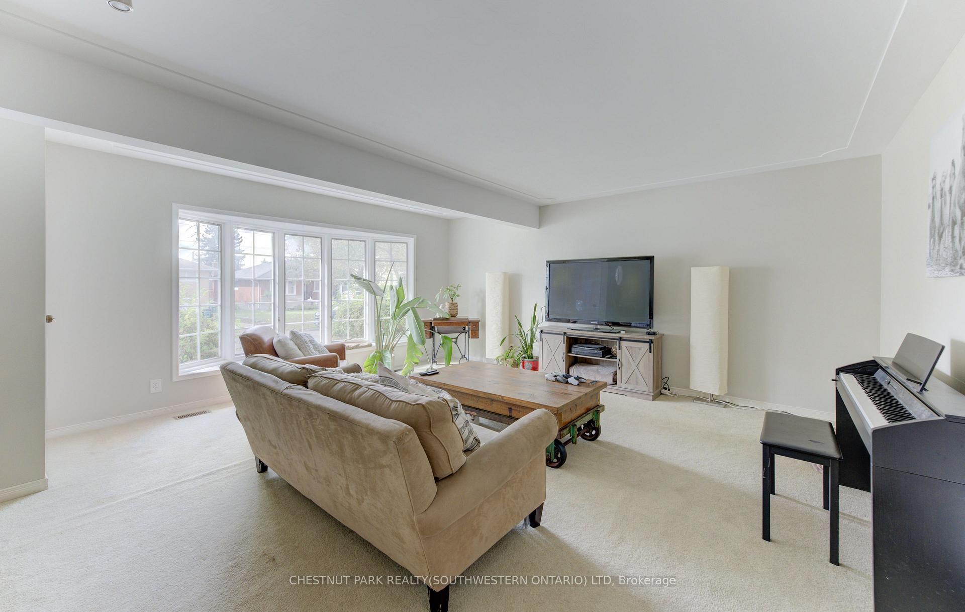 Photo 14 of 133 Cornell Avenue, Kitchener, Rockway — HOMEH