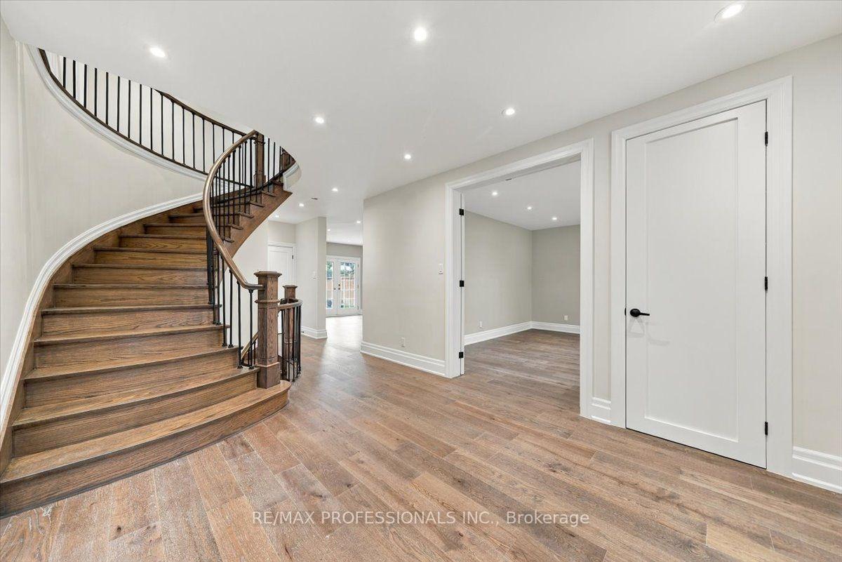 Photo 5 of 53 Edenvale Crescent, Etobicoke, Edenbridge-Humber Valley — HOMEH