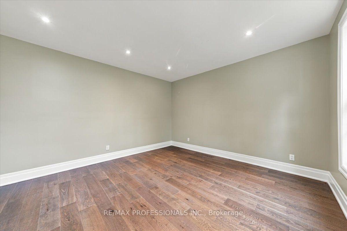 Photo 9 of 53 Edenvale Crescent, Etobicoke, Edenbridge-Humber Valley — HOMEH