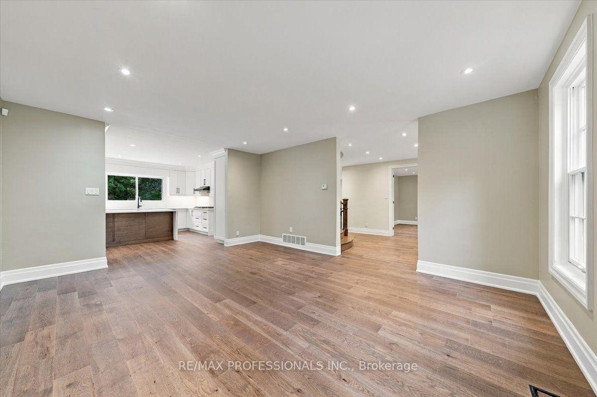 Photo 10 of 53 Edenvale Crescent, Etobicoke, Edenbridge-Humber Valley — HOMEH