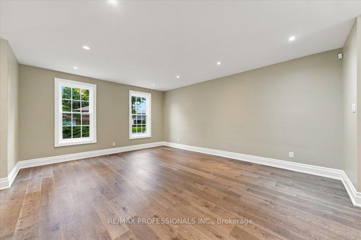 Photo 11 of 53 Edenvale Crescent, Etobicoke, Edenbridge-Humber Valley — HOMEH