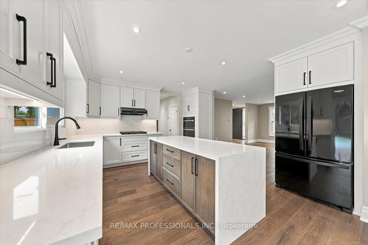 Photo 14 of 53 Edenvale Crescent, Etobicoke, Edenbridge-Humber Valley — HOMEH