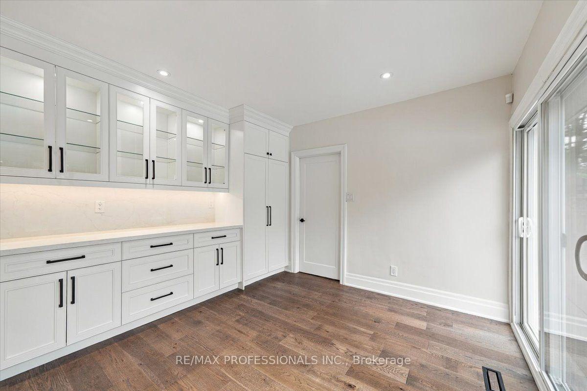 Photo 15 of 53 Edenvale Crescent, Etobicoke, Edenbridge-Humber Valley — HOMEH