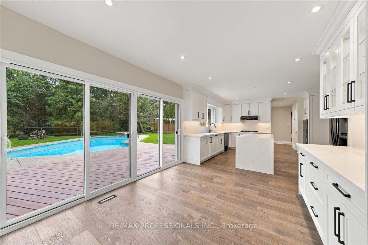 Photo 16 of 53 Edenvale Crescent, Etobicoke, Edenbridge-Humber Valley — HOMEH