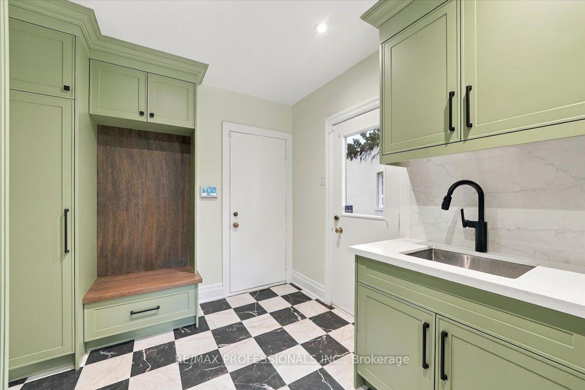 Photo 17 of 53 Edenvale Crescent, Etobicoke, Edenbridge-Humber Valley — HOMEH