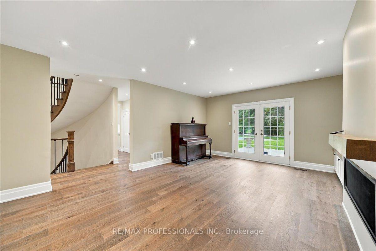 Photo 19 of 53 Edenvale Crescent, Etobicoke, Edenbridge-Humber Valley — HOMEH
